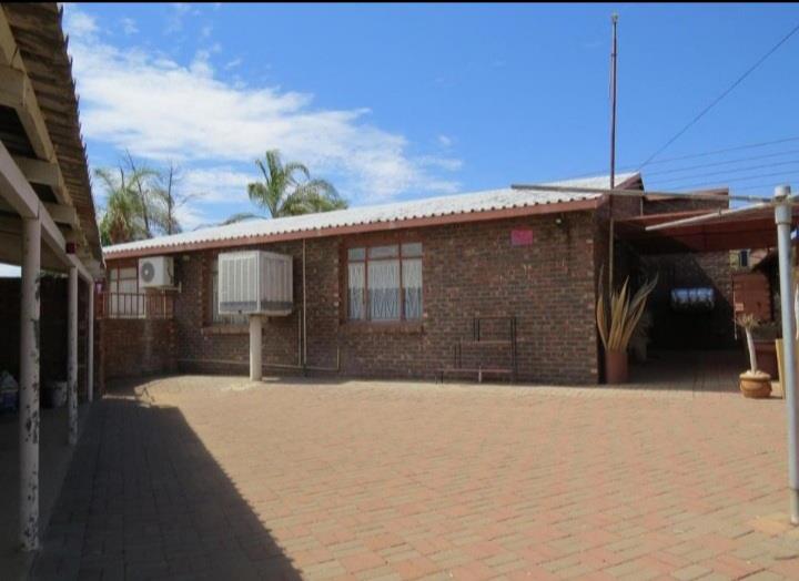 4 Bedroom Property for Sale in Kakamas Northern Cape